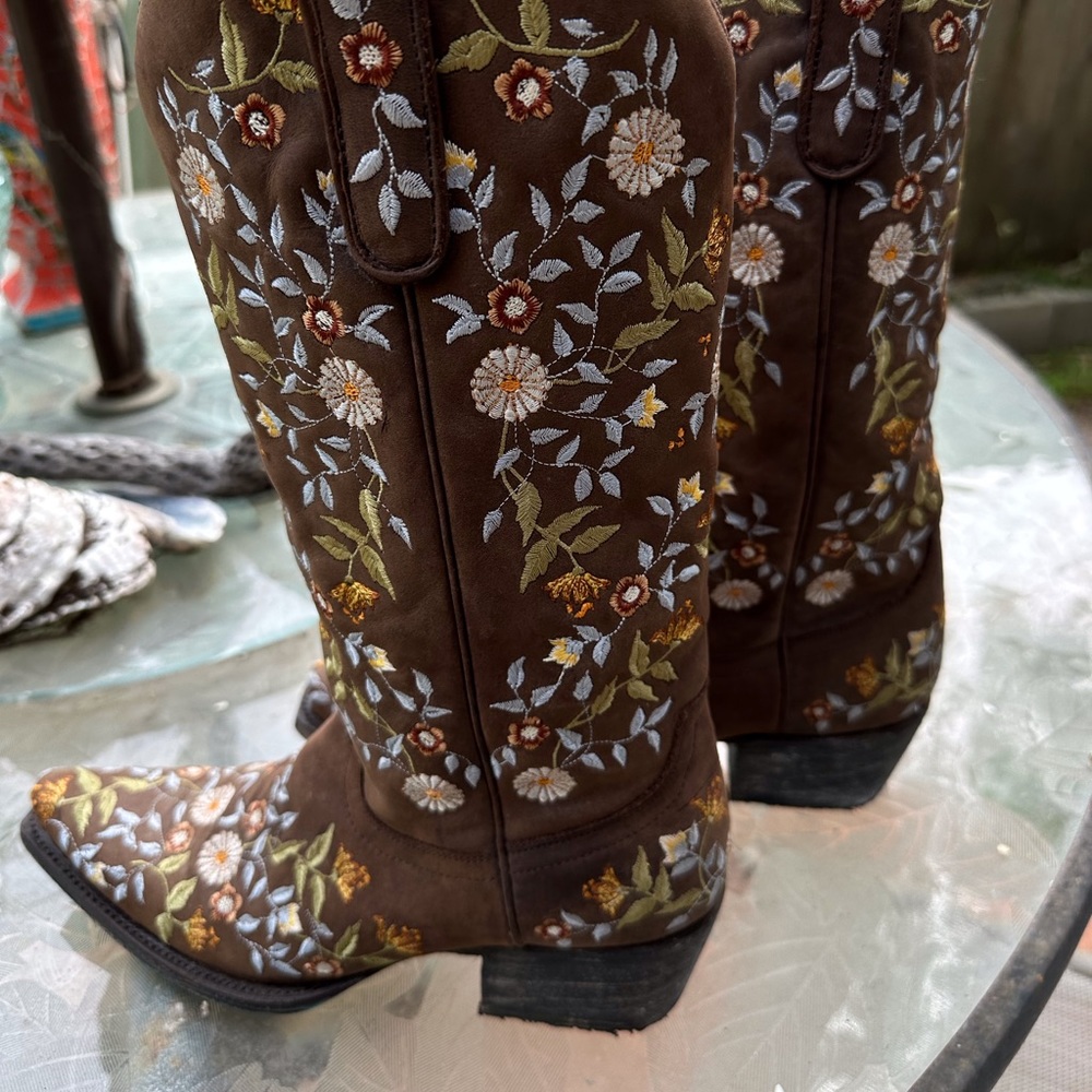 Embroidered cowboy boots by Lane